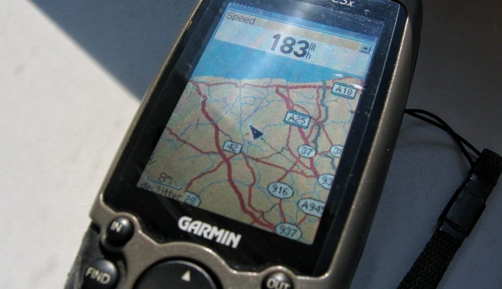 8 Best Handheld GPS - Don't Loose Your Track! (Winter 2023)