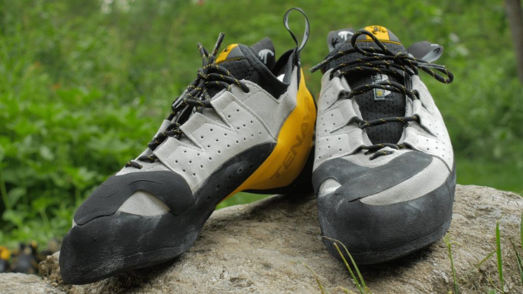 5 Best Beginner Climbing Shoes - Your First Step On The Way To The Top