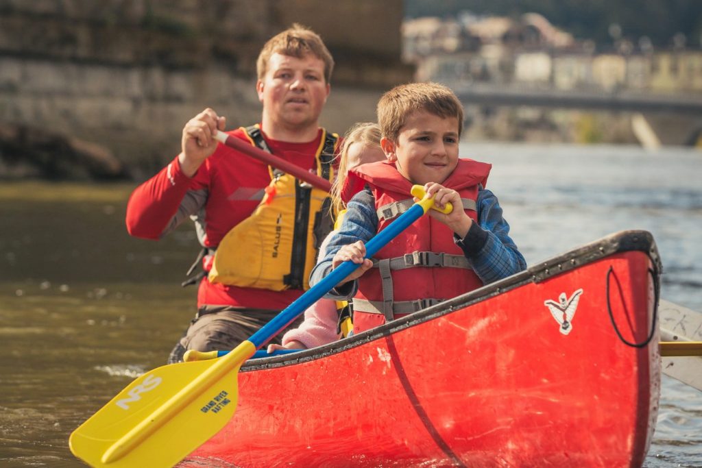 5 Best Family Canoes for an Unforgettable Vacation with Your Siblings