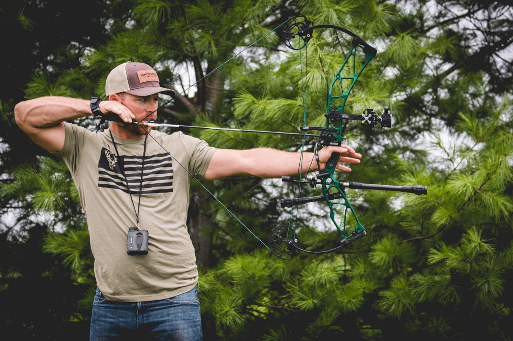 8 Best Compound Bows for Beginners - First Archery Lessons with Ease