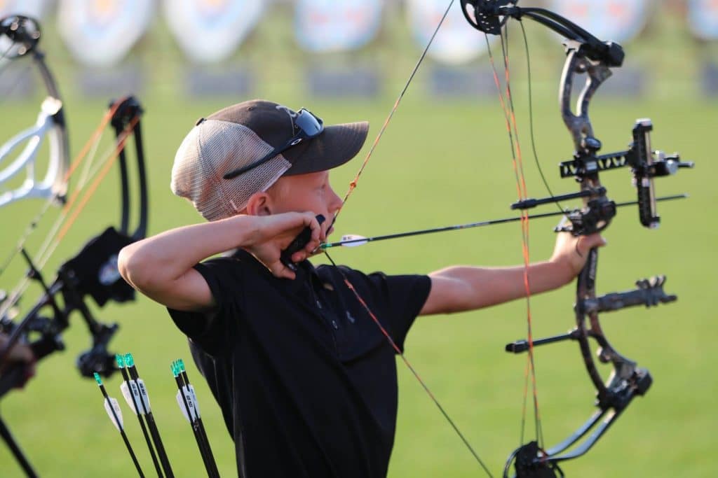 8 Best Compound Bows for Beginners - First Archery Lessons with Ease