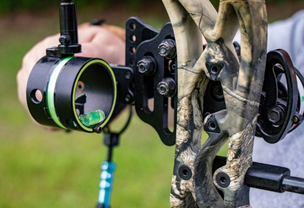 5 Best Single Pin Bow Sights to Improve Your Shooting Accuracy (Spring 2023)