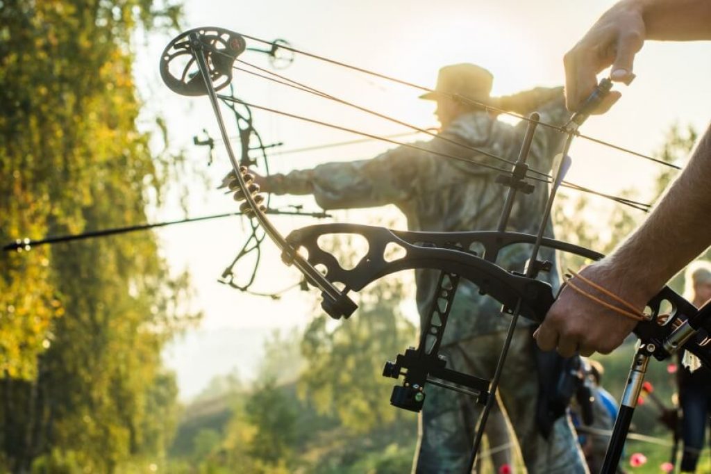 5 Best Left-Handed Compound Bows for Optimum Efficiency and Smooth Operation (Spring 2023)